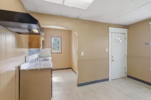 371 Oakland St, Springfield, MA 01108 - Photo 4