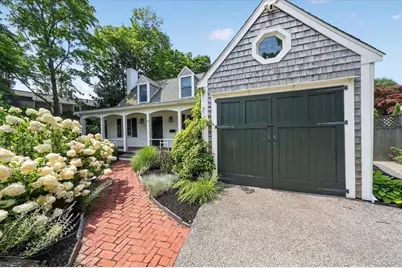 14 Bradley Woods Dr, Hingham, MA 02043 - Photo 2