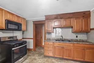 21-23 Colchester St, Springfield, MA 01109 - Photo 16