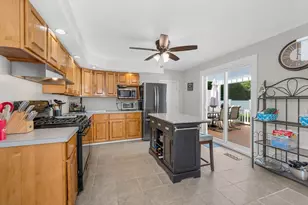 9 Cottage St, Dracut, MA 01826 - Photo 14