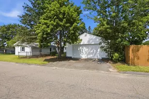142 Olko Cir, Chicopee, MA 01020 - Photo 4