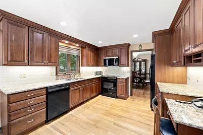 76 Mohawk Dr, Longmeadow, MA 01106 - Photo 8