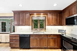 76 Mohawk Dr, Longmeadow, MA 01106 - Photo 10