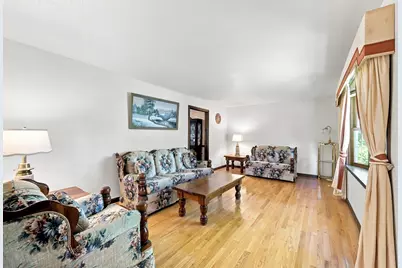 76 Mohawk Dr, Longmeadow, MA 01106 - Photo 4