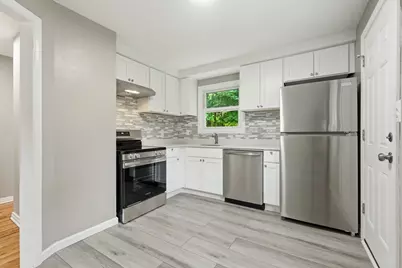 15 Pear St, Springfield, MA 01109 - Photo 2