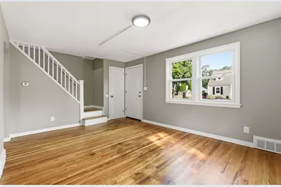15 Pear St, Springfield, MA 01109 - Photo 6