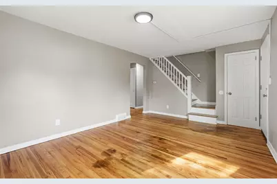 15 Pear St, Springfield, MA 01109 - Photo 8