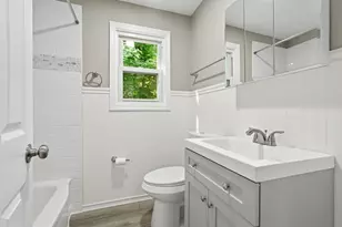15 Pear St, Springfield, MA 01109 - Photo 4