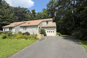 5 Meadow Oak Ln, Deerfield, MA 01373 - Photo 2