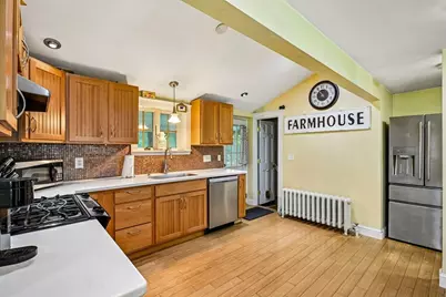 552 Plain St, Stoughton, MA 02072 - Photo 14