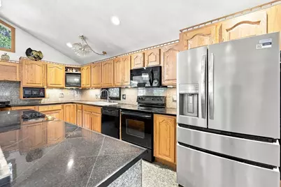 688 S West St, Agawam, MA 01030 - Photo 14
