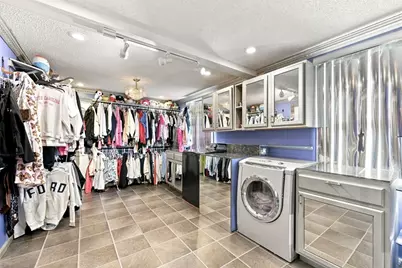 688 S West St, Agawam, MA 01030 - Photo 40