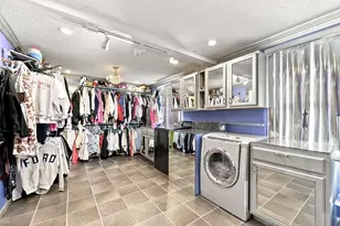 688 S West St, Agawam, MA 01030 - Photo 40