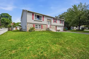 4 Baril Ln, Chicopee, MA 01013 - Photo 2