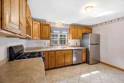 18 Scott Hollow Dr, Holyoke, MA 01040 - Photo 8