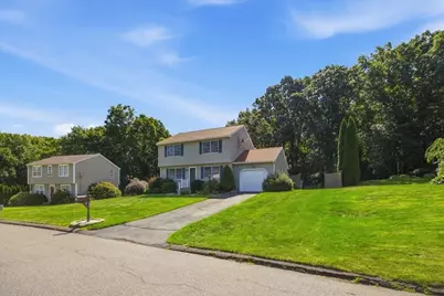 18 Scott Hollow Dr, Holyoke, MA 01040 - Photo 2