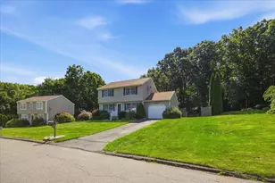 18 Scott Hollow Dr, Holyoke, MA 01040 - Photo 2
