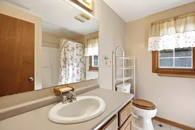 18 Scott Hollow Dr, Holyoke, MA 01040 - Photo 28