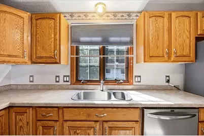 18 Scott Hollow Dr, Holyoke, MA 01040 - Photo 10
