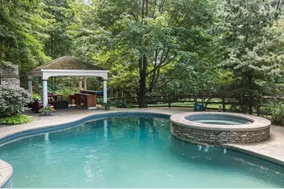 85 Comstock Dr, Wrentham, MA 02093 - Photo 4