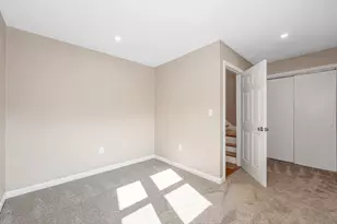 38 Farmland Rd, Lowell, MA 01850 - Photo 18