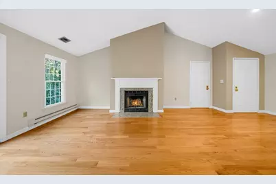 28 Essex Green Lane #D, Peabody, MA 01960 - Photo 4