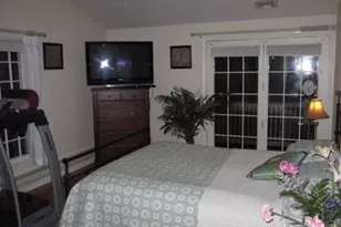 28 Essex Green Ln, Peabody, MA 01960 - Photo 6