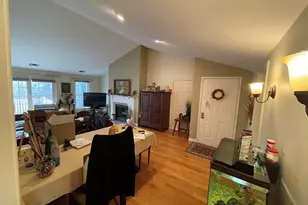 28 Essex Green Ln, Peabody, MA 01960 - Photo 10