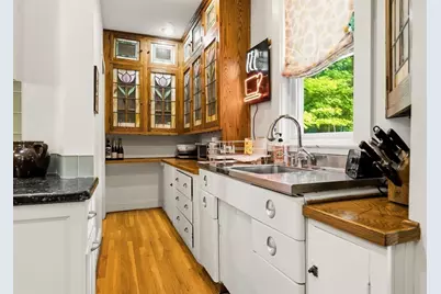66 Mount Vernon St, Melrose, MA 02176 - Photo 8