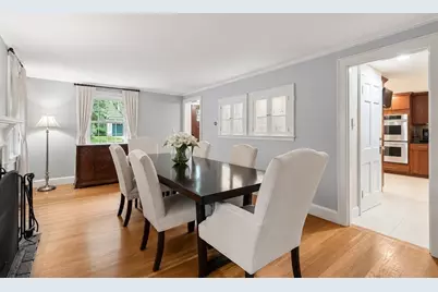 42 Sheridan Rd, Wellesley, MA 02481 - Photo 4