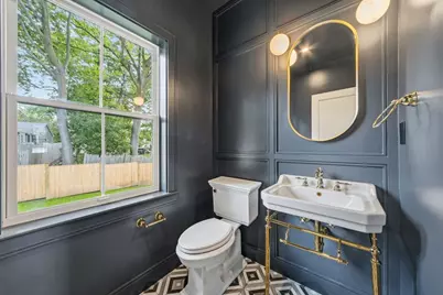 35 Fairview Ave, Lynnfield, MA 01940 - Photo 10