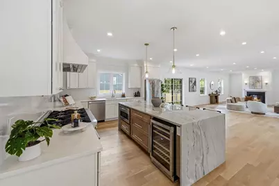 35 Fairview Ave, Lynnfield, MA 01940 - Photo 8