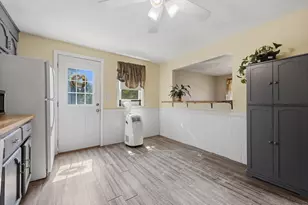 251 Totman St, Lowell, MA 01854 - Photo 10