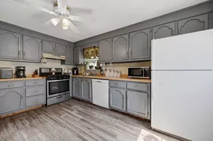 251 Totman St, Lowell, MA 01854 - Photo 8