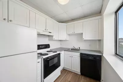 549 E 4th St #D5, Boston, MA 02127 - Photo 4