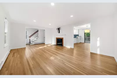 81 Seaver St, Wellesley, MA 02481 - Photo 8