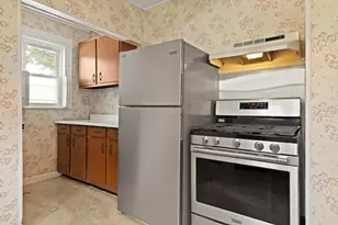 135 Brookings St, Medford, MA 02155 - Photo 8