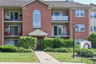 24 Maple Crest Cir, Holyoke, MA 01040 - Photo 2