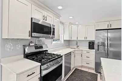 129 Chief Justice Cushing Hwy, Hingham, MA 02043 - Photo 6