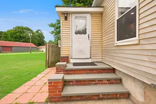 10 Sumner Ave, Middleborough, MA 02346 - Photo 4