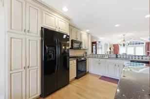 341 Pinehurst Dr, East Longmeadow, MA 01028 - Photo 6