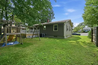 223 Garnet St, Springfield, MA 01129 - Photo 30