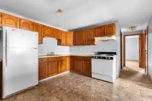 24 Larch St, New Bedford, MA 02740 - Photo 2