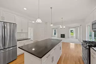 42 Magnolia Way, Bridgewater, MA 02324 - Photo 8