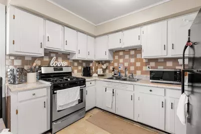 95 Flint St, Fall River, MA 02723 - Photo 4