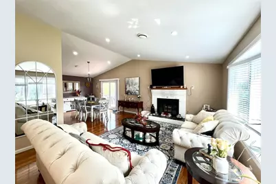 27 Hill St, Leominster, MA 01453 - Photo 10