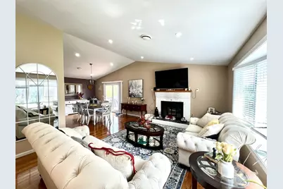 27 Hill St, Leominster, MA 01453 - Photo 10