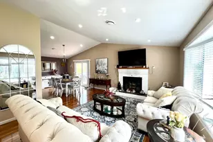 27 Hill St, Leominster, MA 01453 - Photo 10