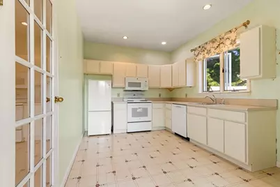 42 Broad St #3, Salem, MA 01970 - Photo 16
