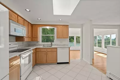 31 Phillips Cir, Waltham, MA 02452 - Photo 16